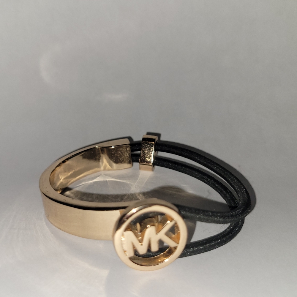 MICHAEL KORS GOLD BLACK ELASTIC BRACELET ONE SIZE EUC